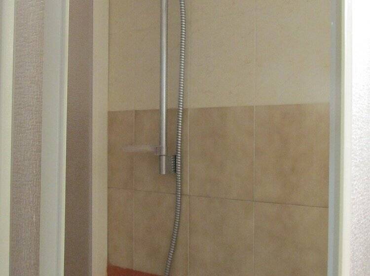 اتاق استاندارد سه نفره, Guest House Erika