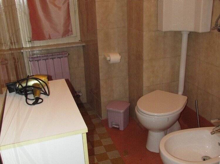 اتاق استاندارد سه نفره, Guest House Erika