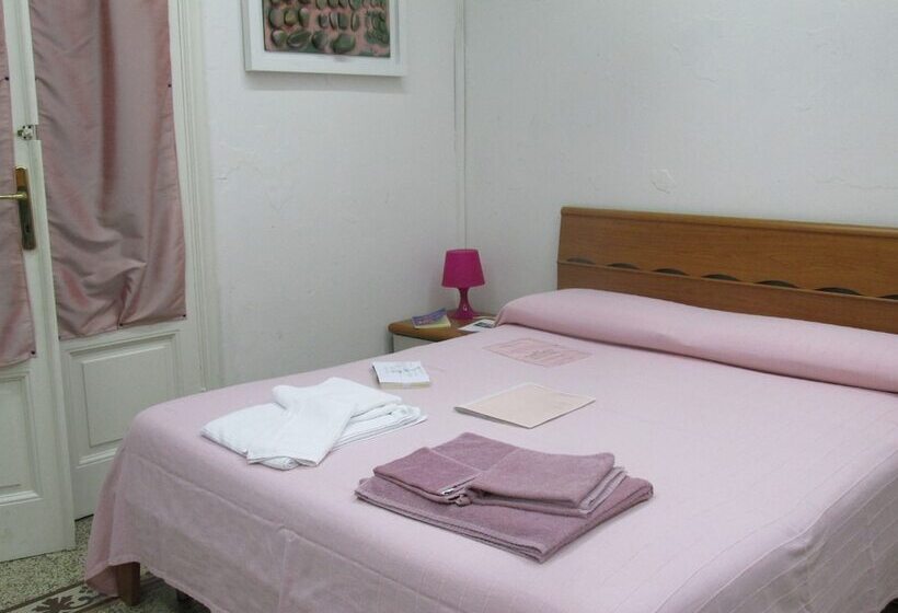 اتاق استاندارد سه نفره, Guest House Erika