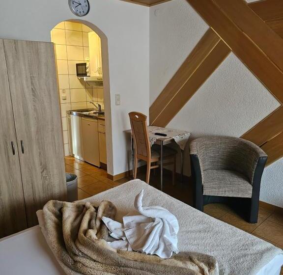 スタンダードルーム, Tenne