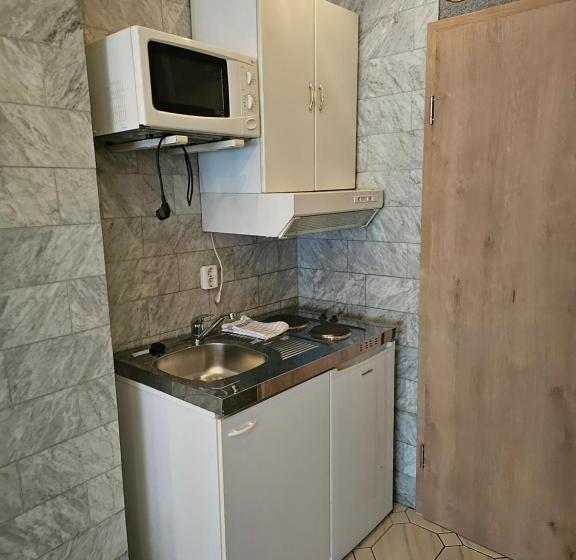 スタンダードルーム, Tenne