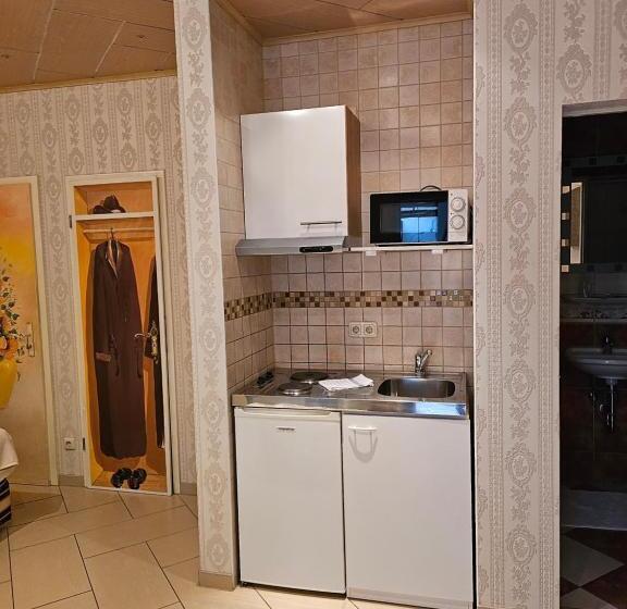 スタンダードルーム, Tenne