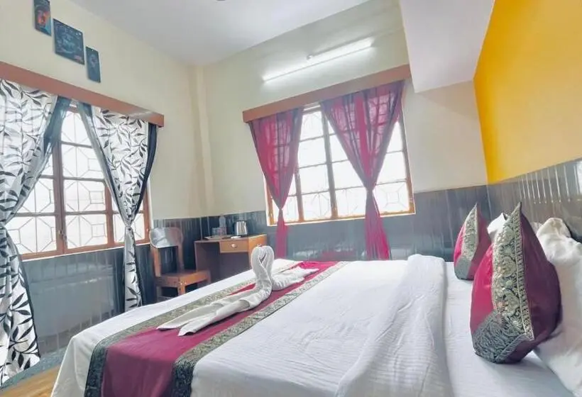 اتاق استاندارد, Family Guest House