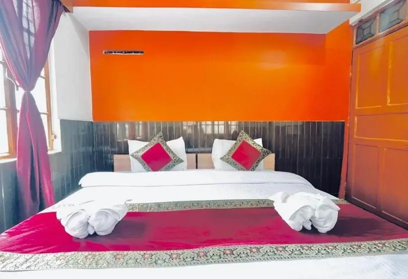 اتاق استاندارد, Family Guest House