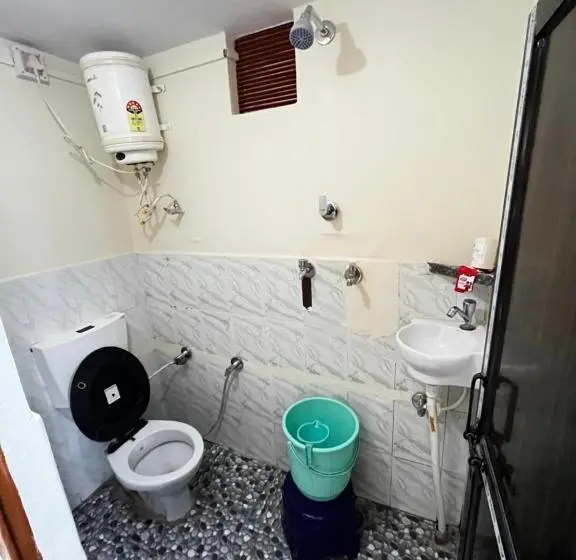 سوییت خانوادگی, Family Guest House