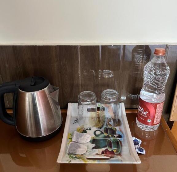 اتاق استاندارد با سرویس بهداشتی مشترک, Family Guest House