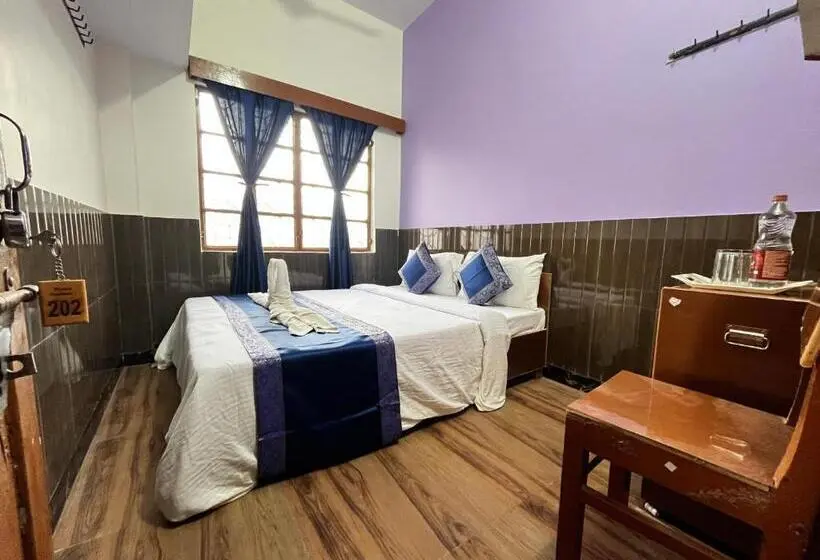 اتاق استاندارد با سرویس بهداشتی مشترک, Family Guest House