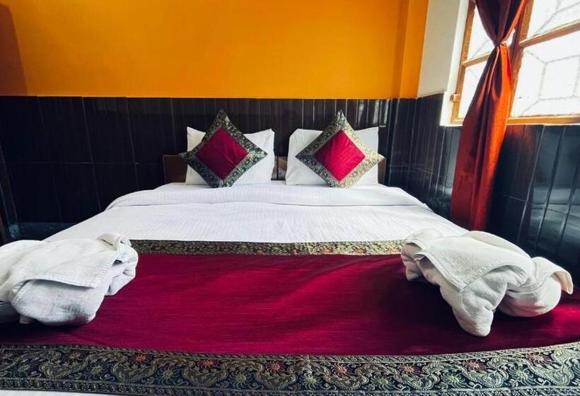 اتاق استاندارد, Family Guest House
