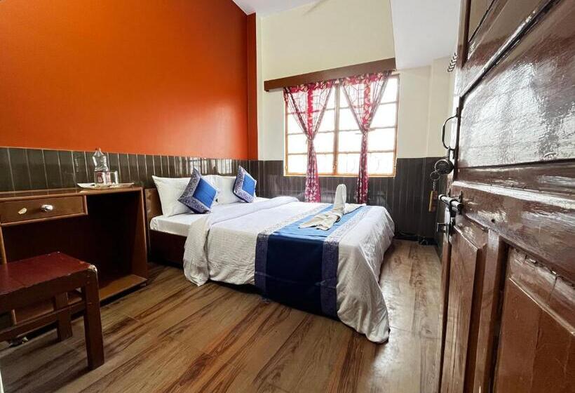 اتاق استاندارد با سرویس بهداشتی مشترک, Family Guest House