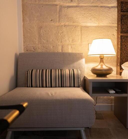 Standard-invahuone, Poggiamico Guest House