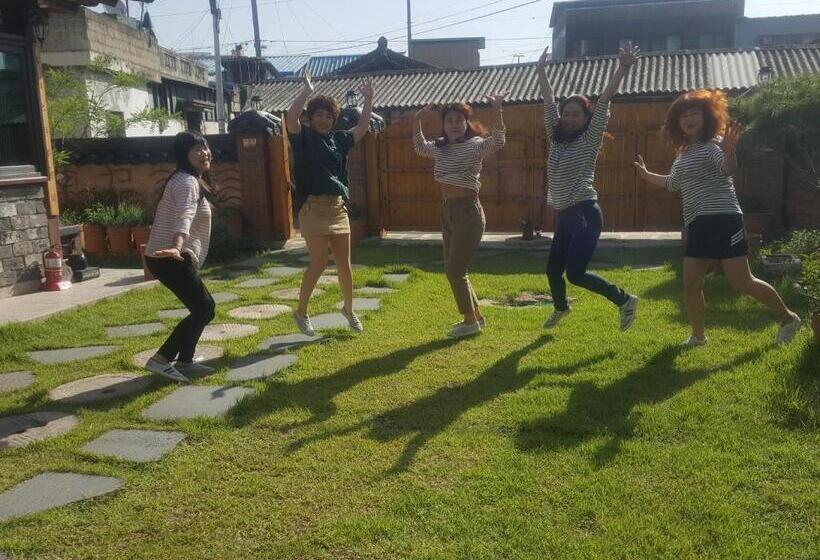 جناح عائلي, Dasomchae Hanok Stay