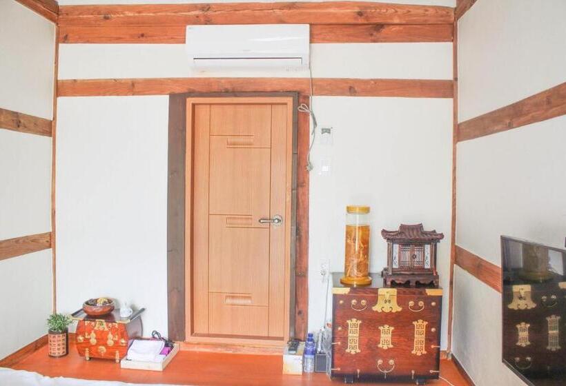 غرفة قياسية مطلّة علي الحديقة, Dasomchae Hanok Stay