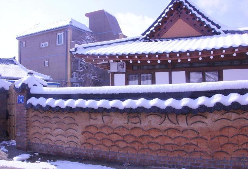 جناح عائلي, Dasomchae Hanok Stay