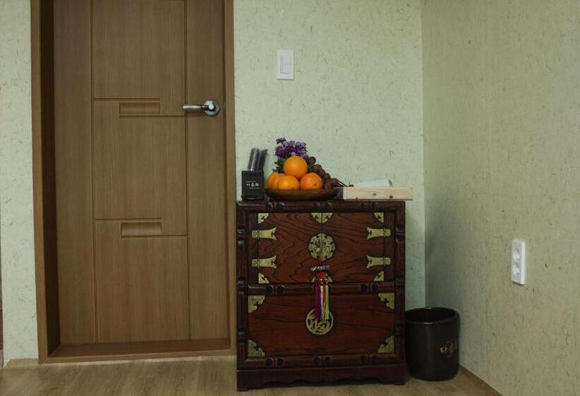 Семейный Номер Deluxe, Dasomchae Hanok Stay