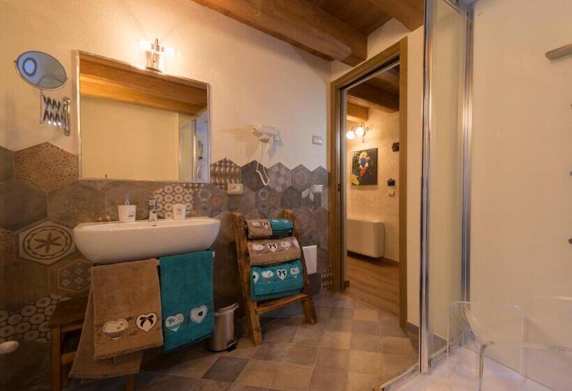 اتاق سوپریور با وان آب گرم, Chambres D'hôtes La Moraine Enchantée