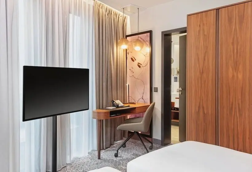 Quarto Classe Business, Hyperion Hotel München