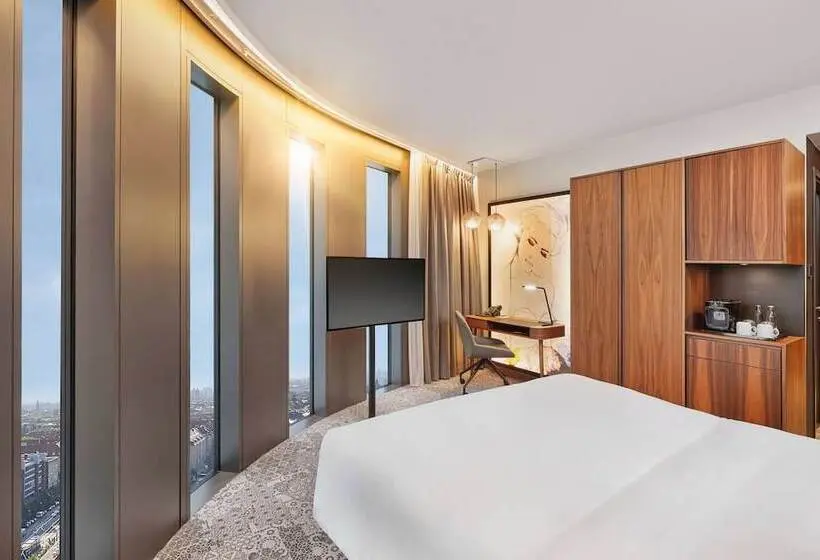 Quarto Classe Business, Hyperion Hotel München