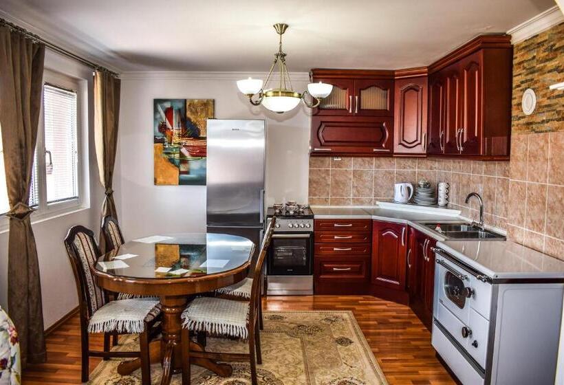 1 Bedroom Apartment Lake View, Ema Guest House
