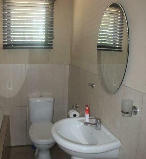 اتاق لوکس خانوادگی, Mbopha Guest House