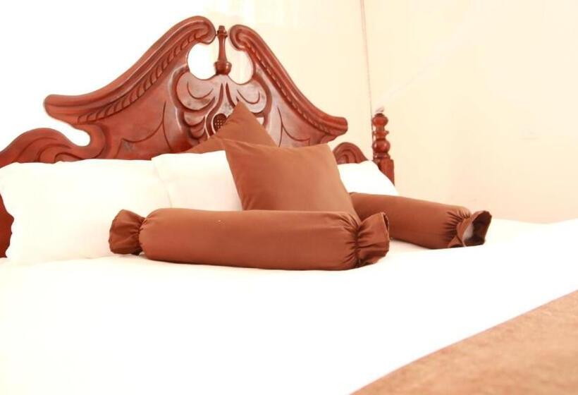 اتاق استاندارد با بالکن, Riverside Resort Hotel Kabale