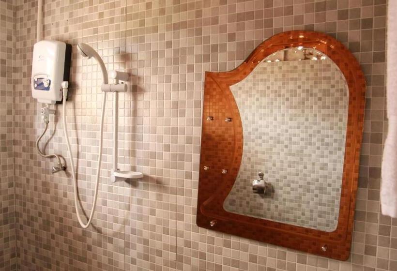 اتاق استاندارد با بالکن, Riverside Resort Hotel Kabale