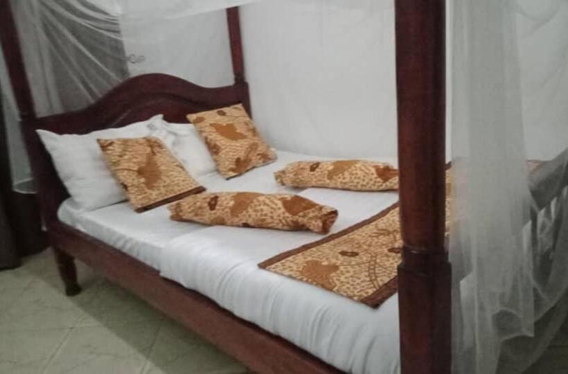 اتاق استاندارد یک نفره, Riverside Resort Hotel Kabale