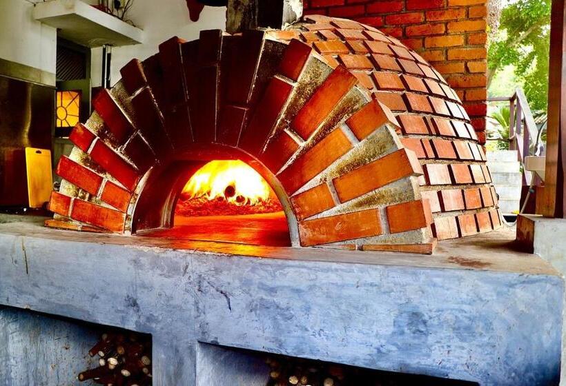 اتاق سه نفره دلوکس با چشم‌انداز دریا, Tangalle Rest House