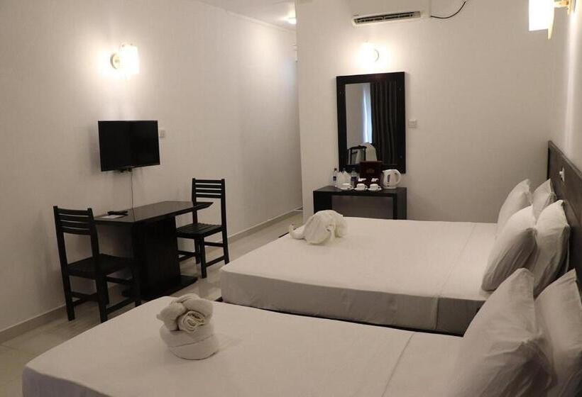 اتاق سه نفره دلوکس با چشم‌انداز دریا, Tangalle Rest House