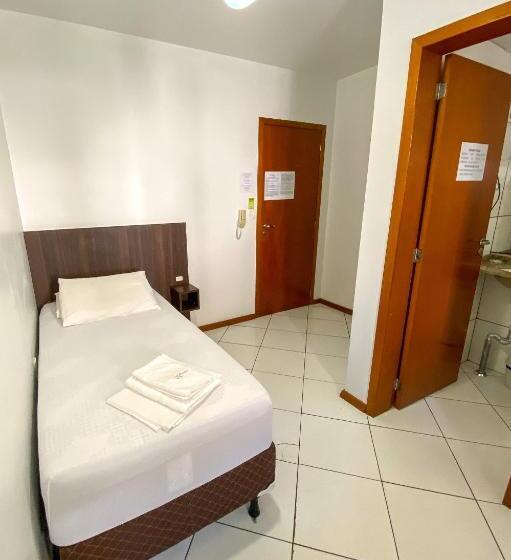 이코노미 싱글 룸, Chave De Ouro