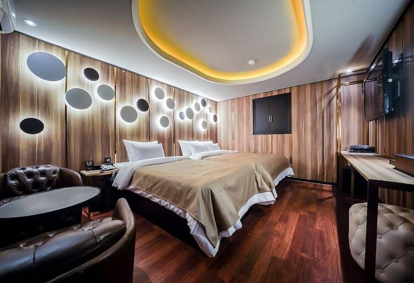 Quarto Deluxe, The Gray