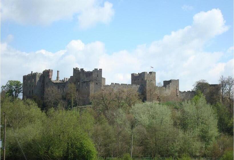 スタンダードルーム, The Cliffe At Dinham