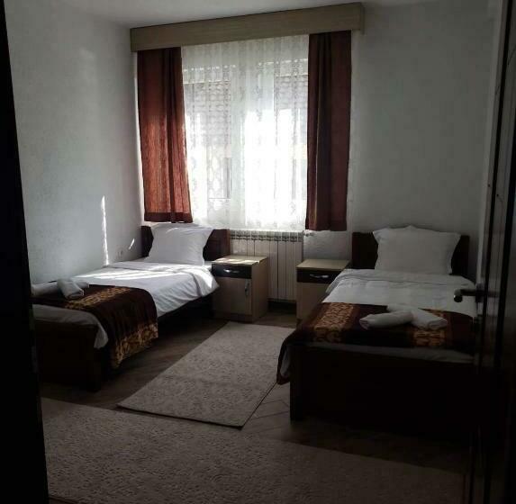 اتاق استاندارد با سرویس بهداشتی مشترک, Apartmani Ambiente