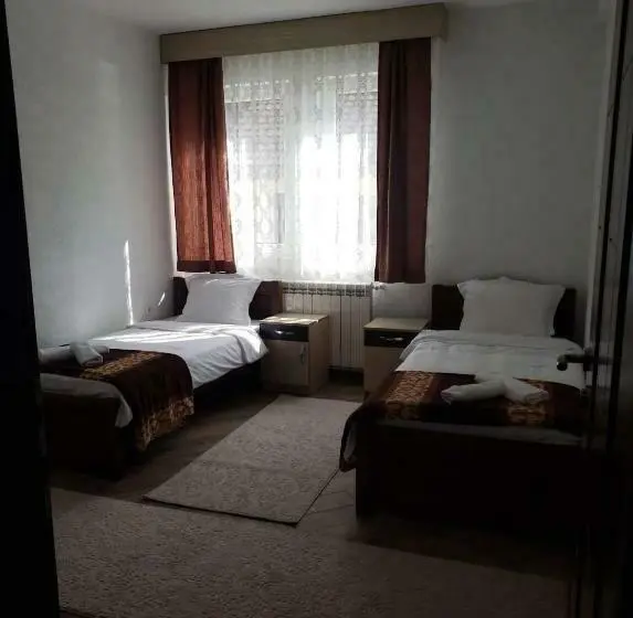 اتاق استاندارد با سرویس بهداشتی مشترک, Apartmani Ambiente