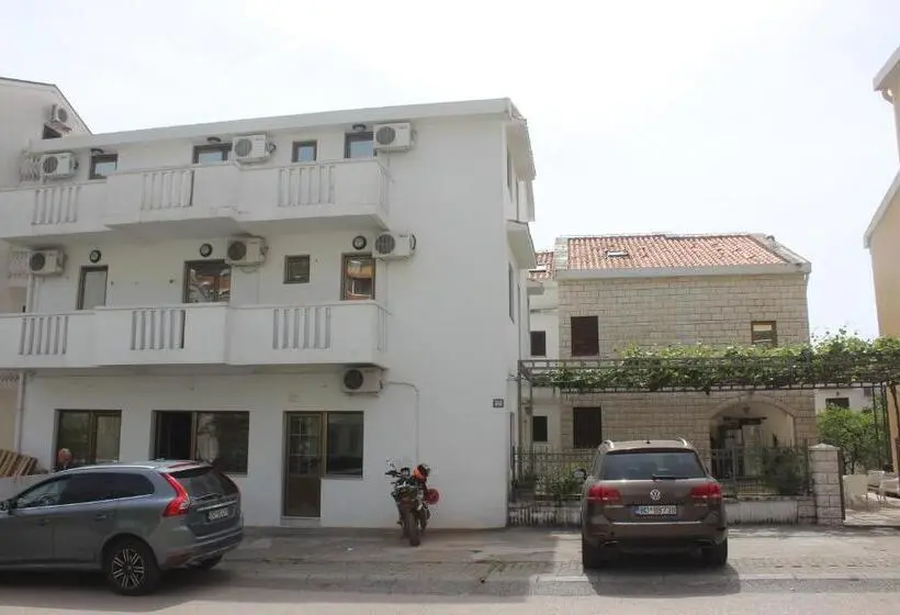 اتاق استاندارد با چشم‌انداز باغ, Nir Apartments Budva