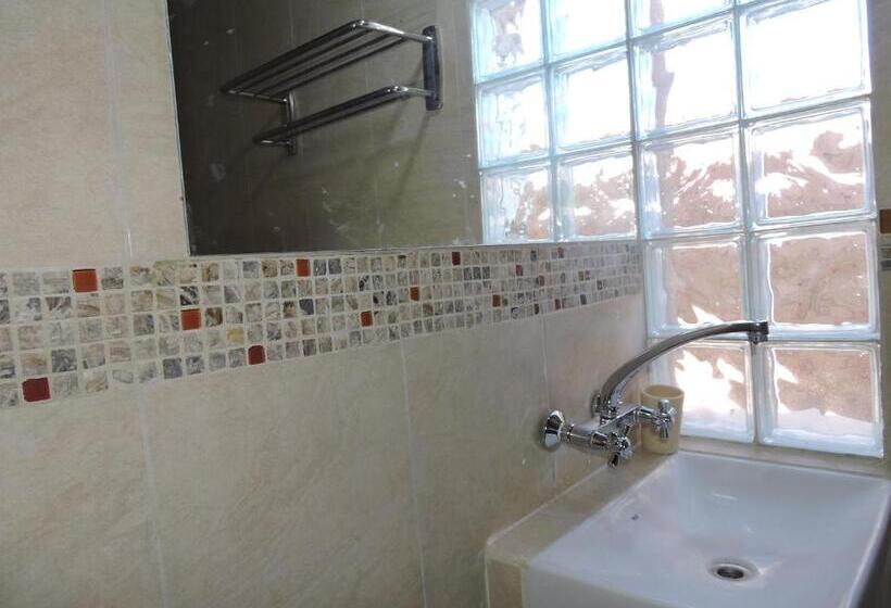 스탠다드 트리플 룸, Hostal Casa De Piedra