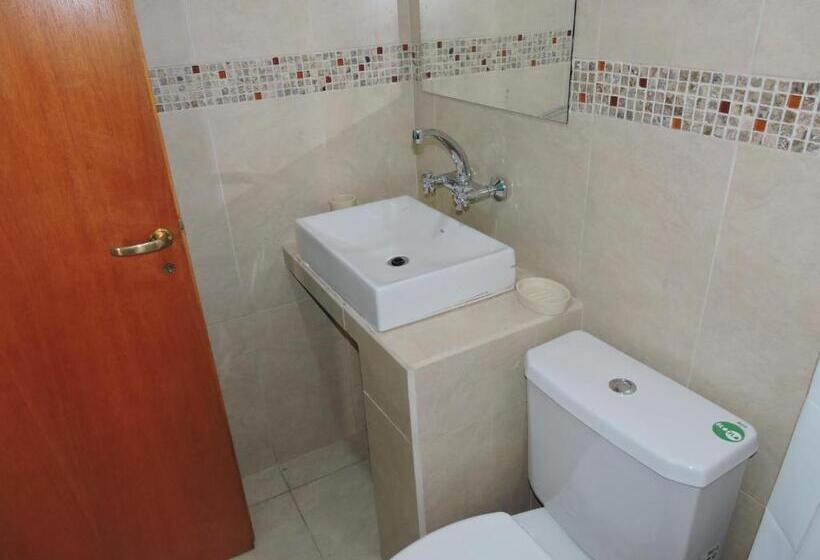 스탠다드 트리플 룸, Hostal Casa De Piedra