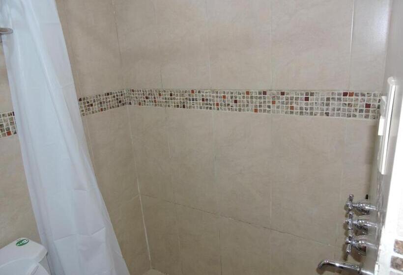 스탠다드 트리플 룸, Hostal Casa De Piedra