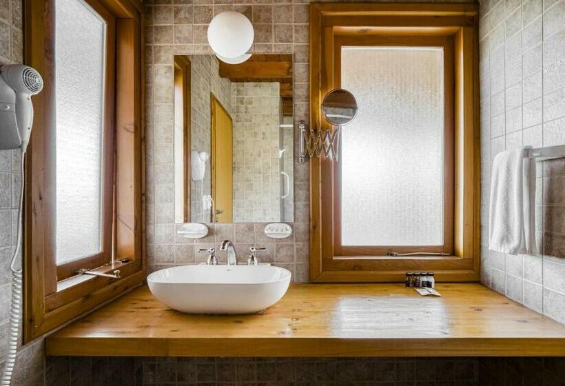 اتاق لوکس, Socialtel Bariloche   Formerly Selina Bariloche