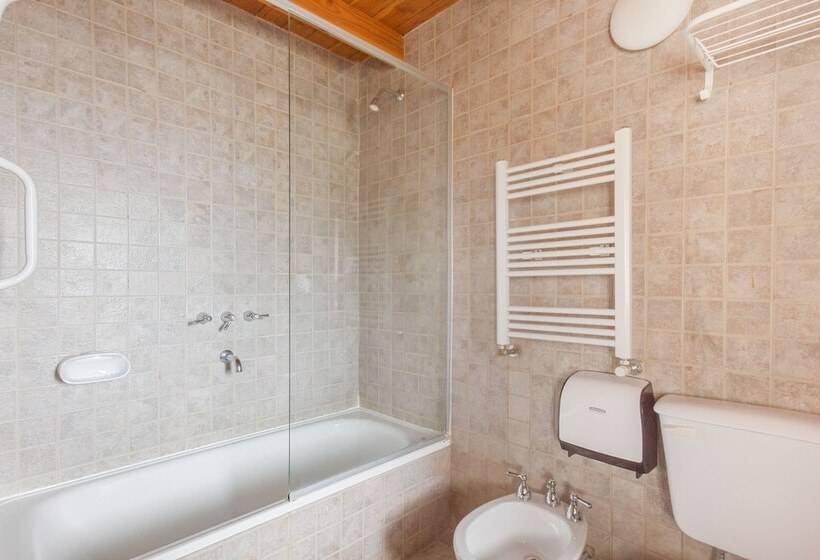 اتاق لوکس, Socialtel Bariloche   Formerly Selina Bariloche