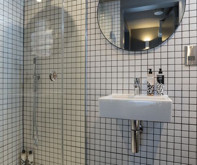 إستوديو سوبيريور, Hiding Space   Trim Street Apartments