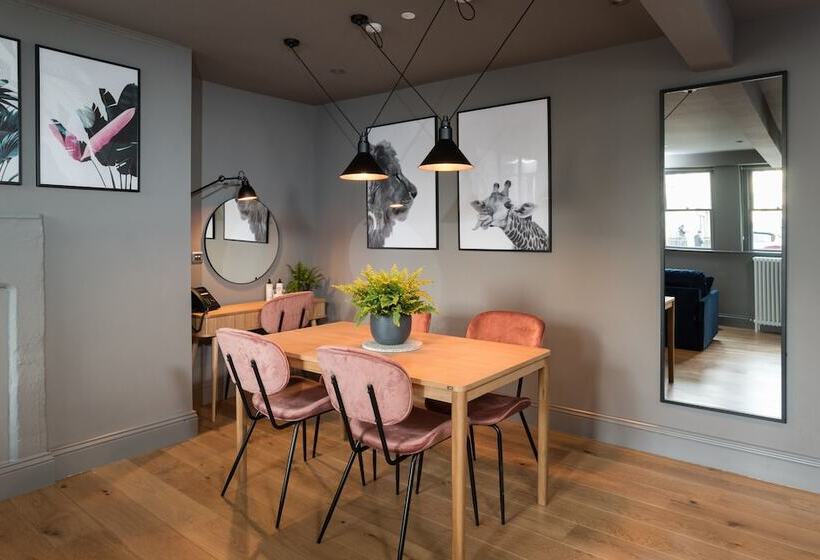 إستوديو سوبيريور, Hiding Space   Trim Street Apartments