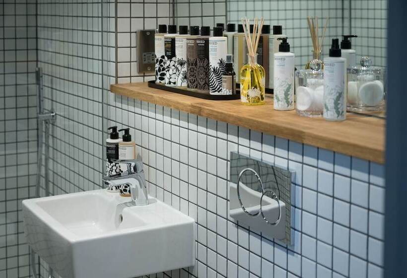 إستوديو ديلوكس, Hiding Space   Trim Street Apartments