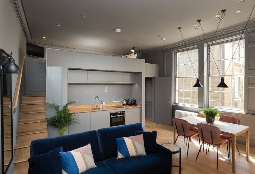 إستوديو ديلوكس, Hiding Space   Trim Street Apartments