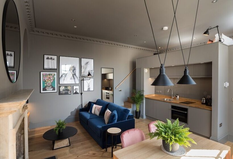 إستوديو ديلوكس, Hiding Space   Trim Street Apartments