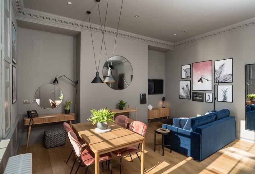 إستوديو ديلوكس, Hiding Space   Trim Street Apartments