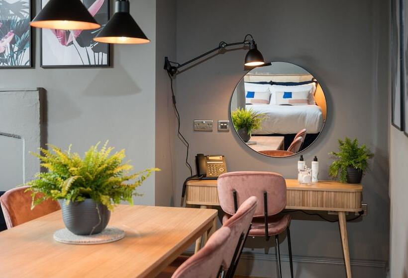 إستوديو سوبيريور, Hiding Space   Trim Street Apartments