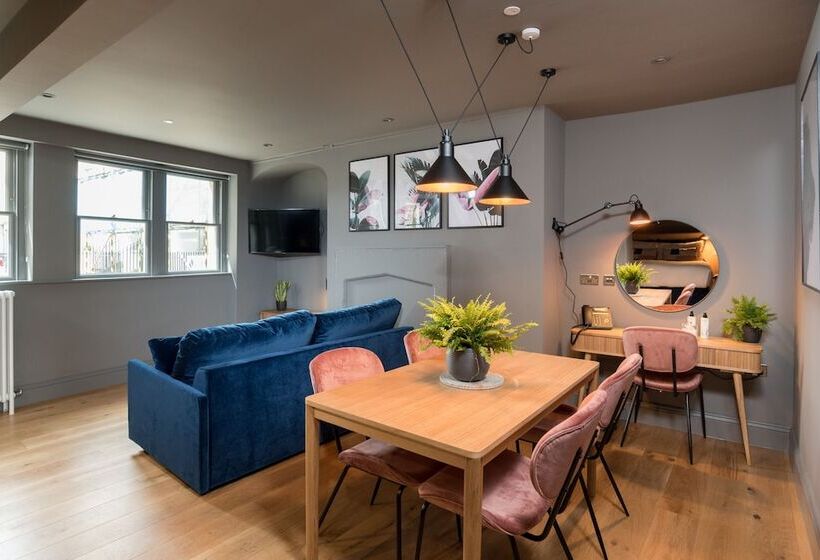 إستوديو سوبيريور, Hiding Space   Trim Street Apartments