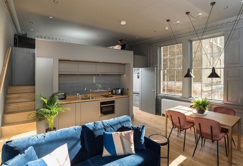 إستوديو ديلوكس, Hiding Space   Trim Street Apartments