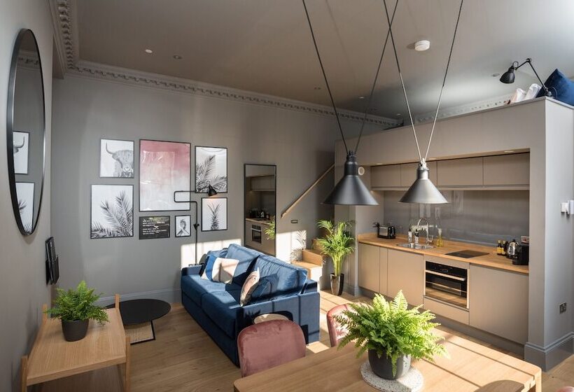 إستوديو ديلوكس, Hiding Space   Trim Street Apartments