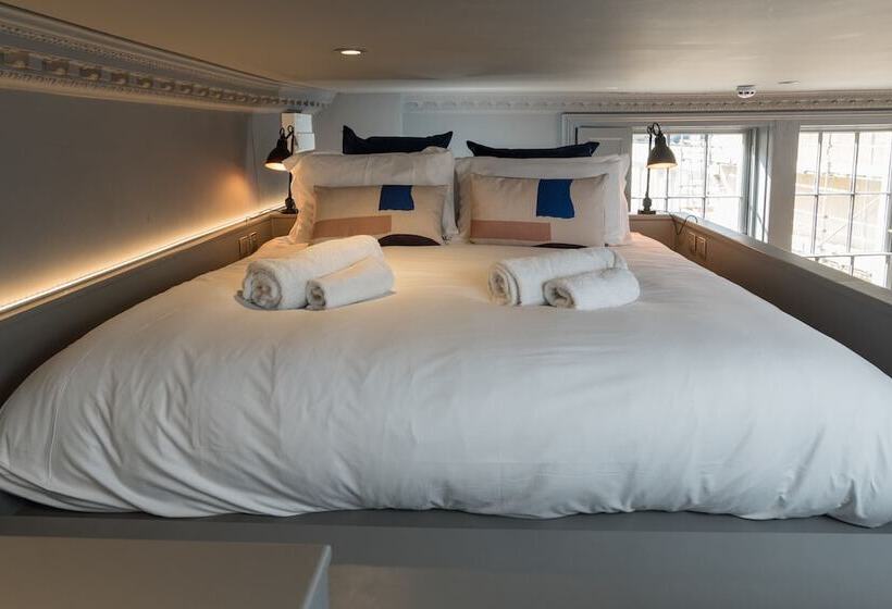 إستوديو ديلوكس, Hiding Space   Trim Street Apartments